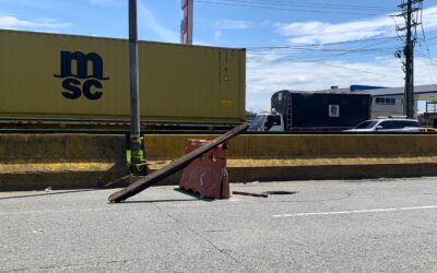 Responsabilidad de INVIAS sobre tapas de sumideros en Avenida Simón Bolívar.